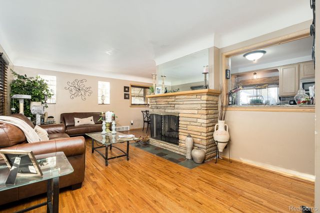 392 Cambridge Drive, Mt. Clemens, MI 48043