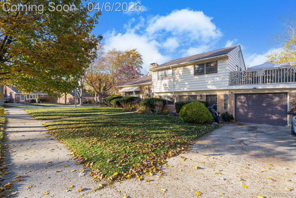 392 Cambridge Drive, Mt. Clemens, MI 48043