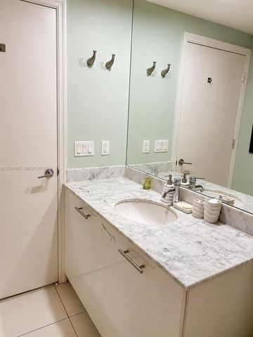 55 SE 6th St 3001, Miami, FL 33131