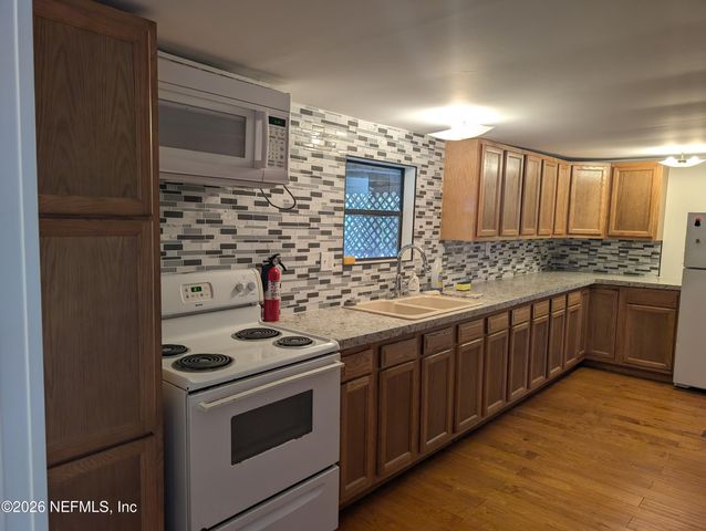 1081 OLD GAINESVILLE Highway, Interlachen, FL 32148