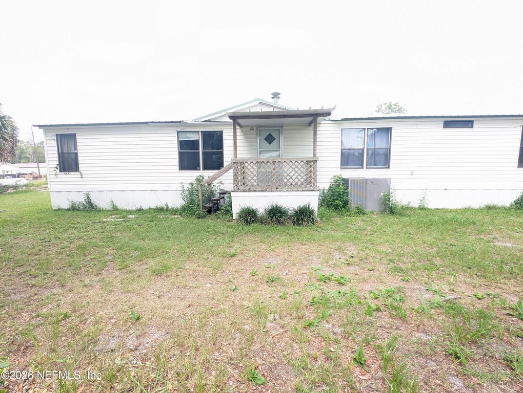 1081 OLD GAINESVILLE Highway, Interlachen, FL 32148