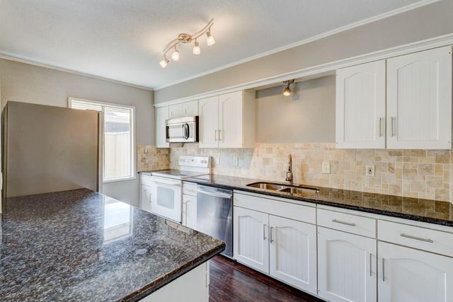 6444 Burgoyne Road 104, Houston, TX 77057