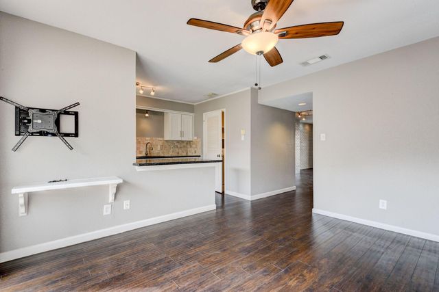 6444 Burgoyne Road 104, Houston, TX 77057