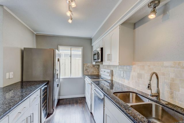 6444 Burgoyne Road 104, Houston, TX 77057