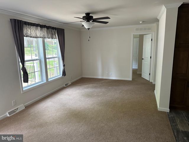 18 ASH LN, Quakertown, PA 18951