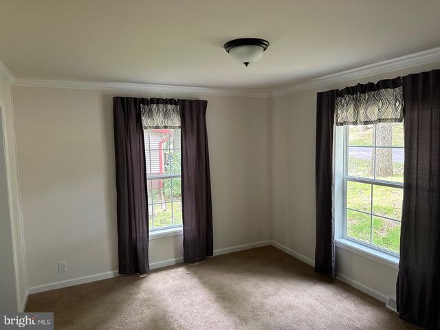 18 ASH LN, Quakertown, PA 18951