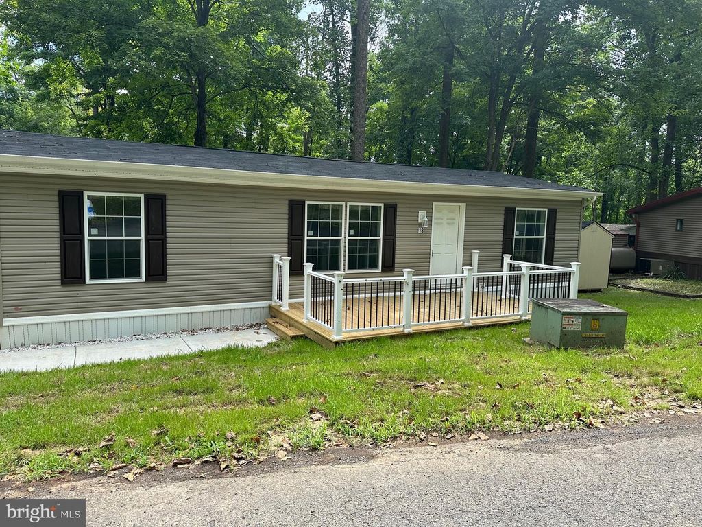 18 ASH LN, Quakertown, PA 18951