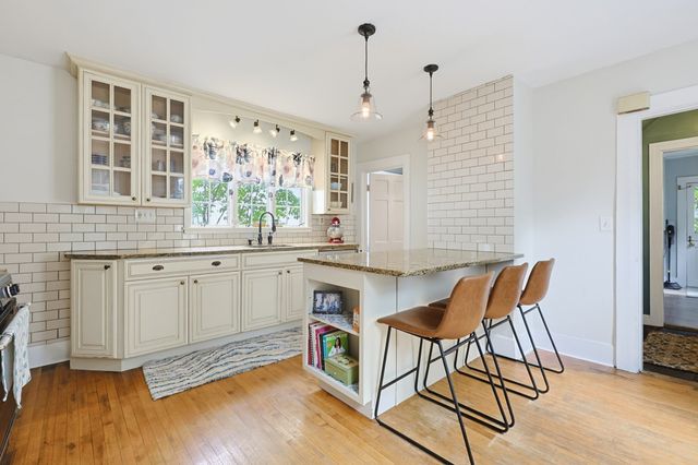 14 Mayhew St, Hopkinton, MA 01748