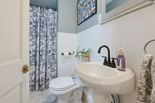 14 Mayhew St, Hopkinton, MA 01748