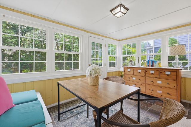 14 Mayhew St, Hopkinton, MA 01748