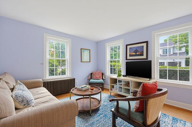 14 Mayhew St, Hopkinton, MA 01748