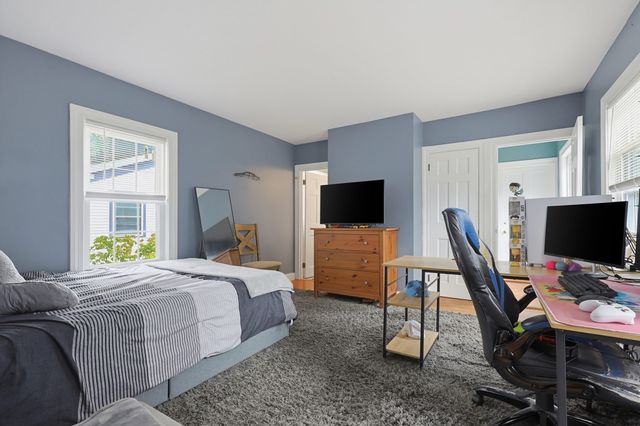 14 Mayhew St, Hopkinton, MA 01748
