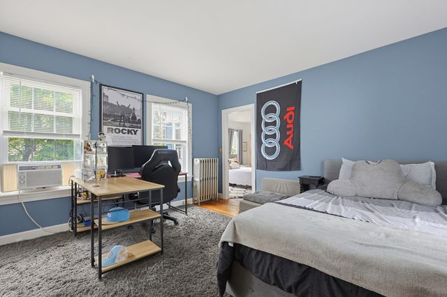 14 Mayhew St, Hopkinton, MA 01748