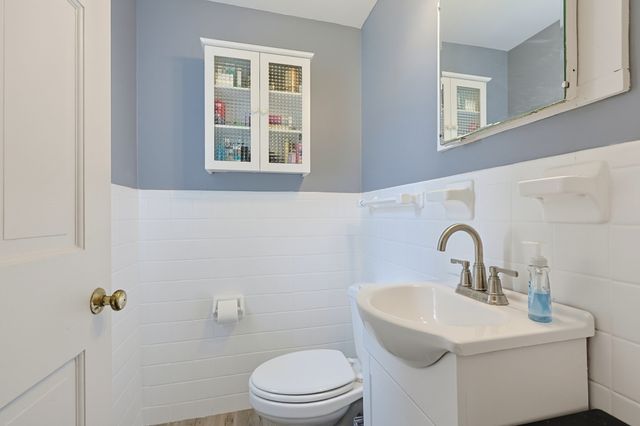 14 Mayhew St, Hopkinton, MA 01748