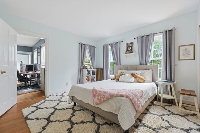 14 Mayhew St, Hopkinton, MA 01748