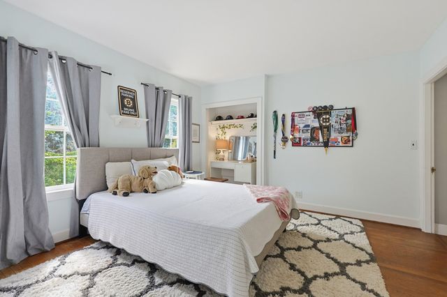 14 Mayhew St, Hopkinton, MA 01748