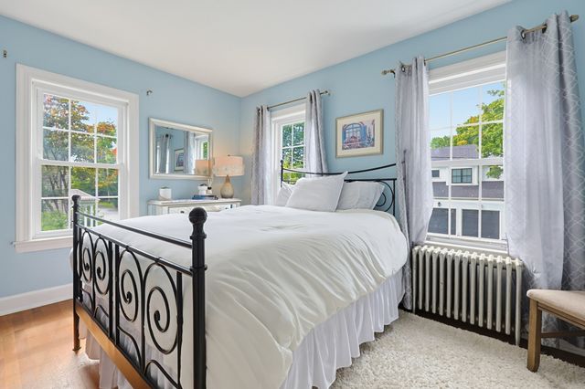 14 Mayhew St, Hopkinton, MA 01748
