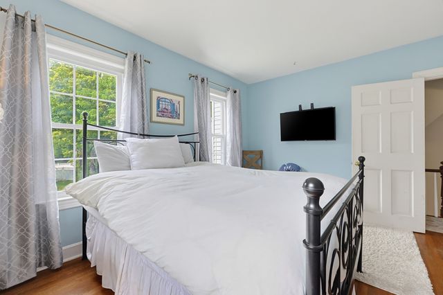 14 Mayhew St, Hopkinton, MA 01748