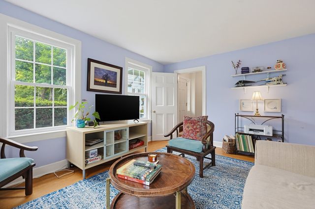 14 Mayhew St, Hopkinton, MA 01748