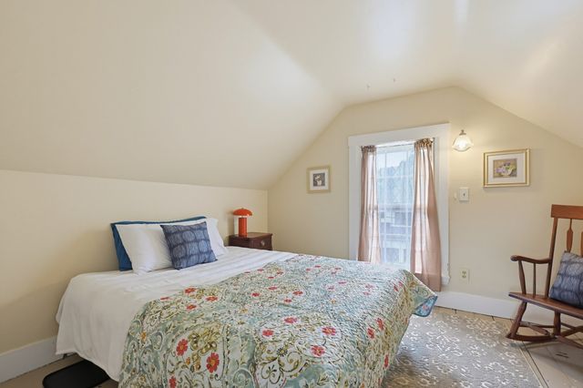 14 Mayhew St, Hopkinton, MA 01748