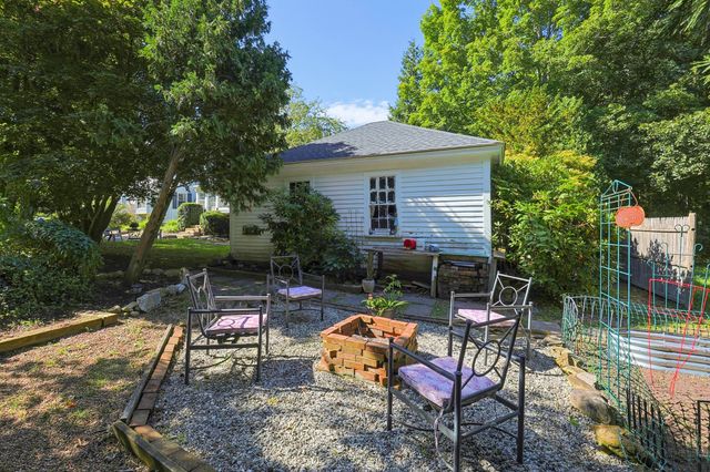14 Mayhew St, Hopkinton, MA 01748