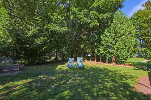 14 Mayhew St, Hopkinton, MA 01748