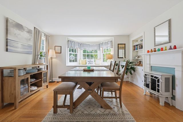14 Mayhew St, Hopkinton, MA 01748