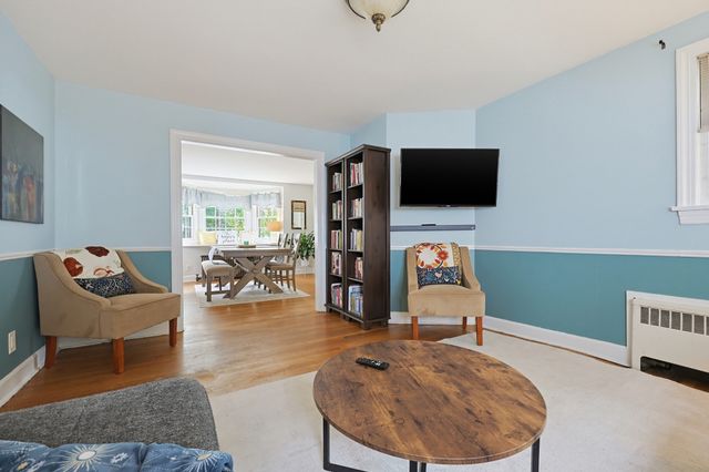 14 Mayhew St, Hopkinton, MA 01748