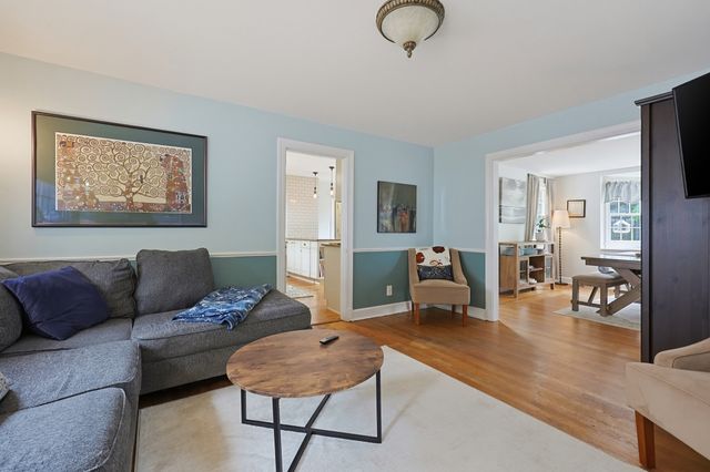 14 Mayhew St, Hopkinton, MA 01748