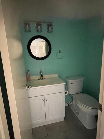 376 Windsor Q, West Palm Beach, FL 33417