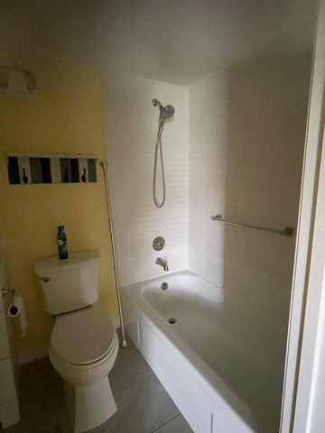 376 Windsor Q, West Palm Beach, FL 33417