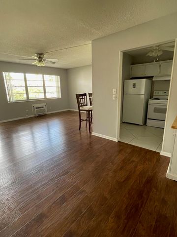 376 Windsor Q, West Palm Beach, FL 33417