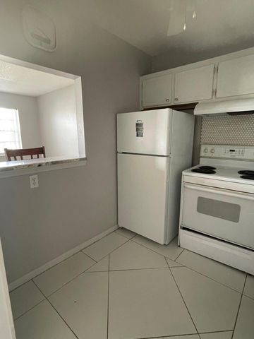 376 Windsor Q, West Palm Beach, FL 33417