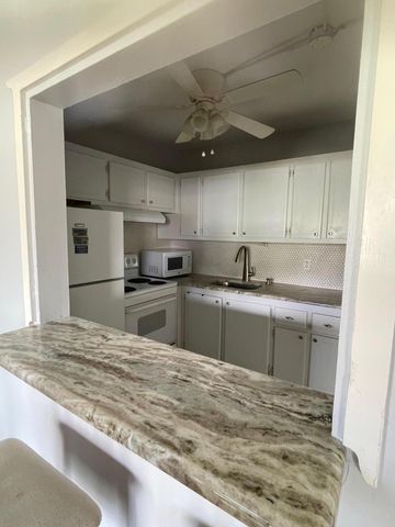 376 Windsor Q, West Palm Beach, FL 33417