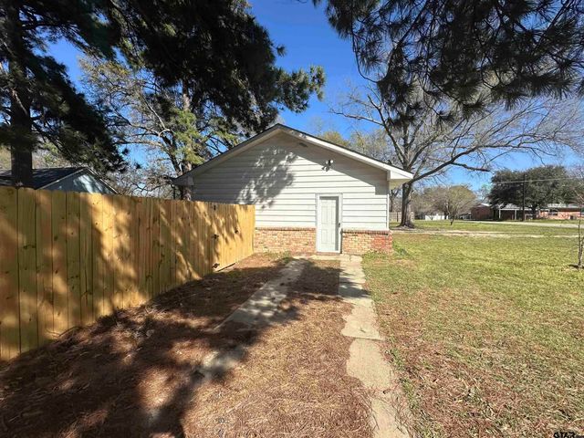 901 Cliff St, Quitman, TX 75783