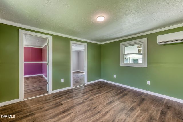 1902 Omaha Lane, Johnson City, TN 37601