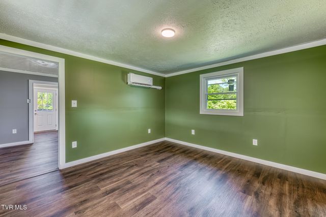 1902 Omaha Lane, Johnson City, TN 37601