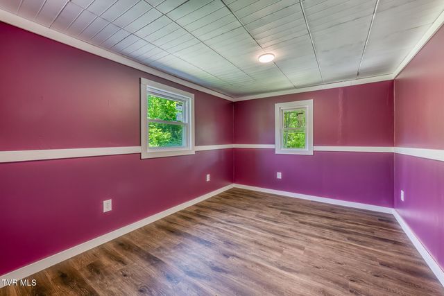 1902 Omaha Lane, Johnson City, TN 37601