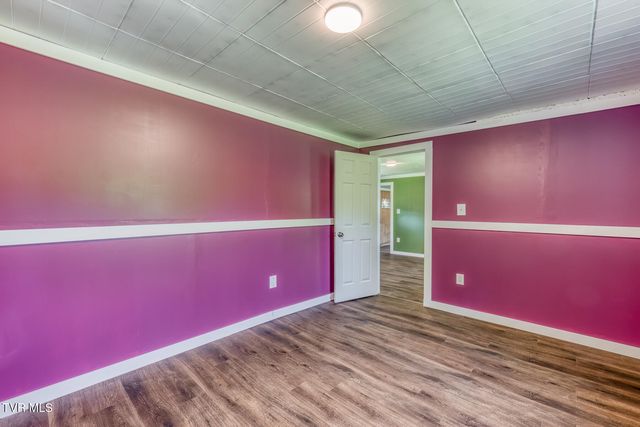 1902 Omaha Lane, Johnson City, TN 37601