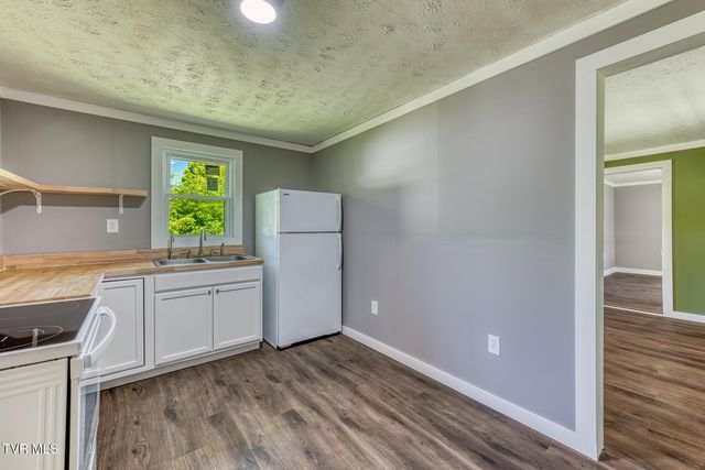 1902 Omaha Lane, Johnson City, TN 37601