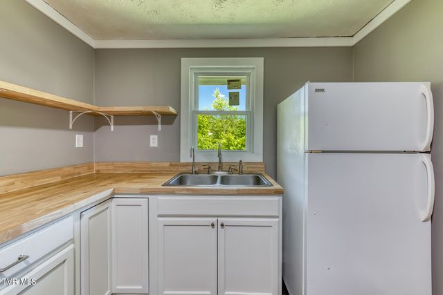 1902 Omaha Lane, Johnson City, TN 37601