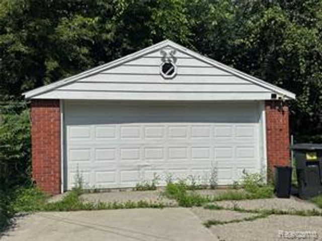 15421 Evergreen Road, Detroit, MI 48223