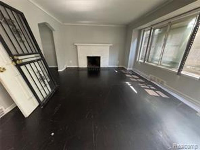 15421 Evergreen Road, Detroit, MI 48223