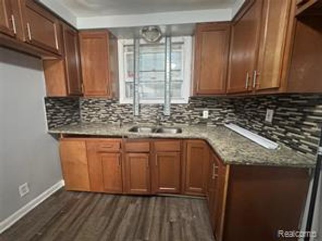 15421 Evergreen Road, Detroit, MI 48223