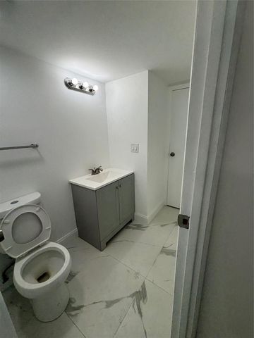 20301 W Country Club Drive 1127, Aventura, FL 33180