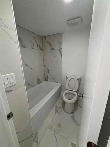 20301 W Country Club Drive 1127, Aventura, FL 33180