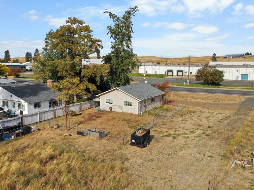 1529 W 1st Ave, Cheney, WA 99004 photo 2