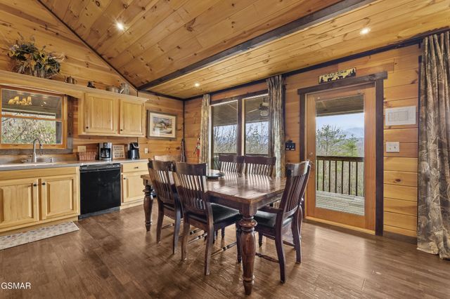1625 Bear Claw Way, Sevierville, TN 37862