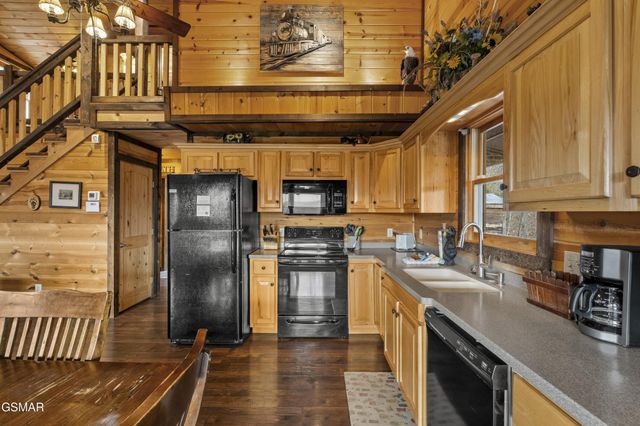 1625 Bear Claw Way, Sevierville, TN 37862