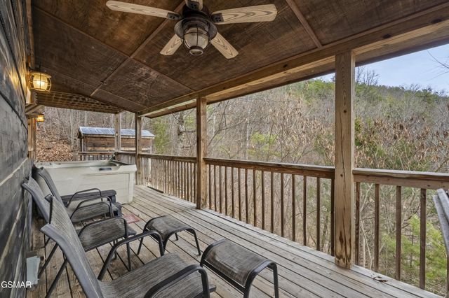 1625 Bear Claw Way, Sevierville, TN 37862